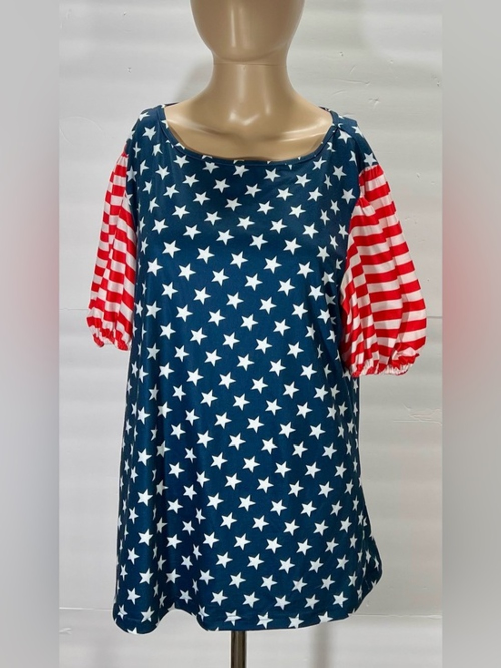 Women's Star Print Navy Top with Red Stripe Sleeves Size XL